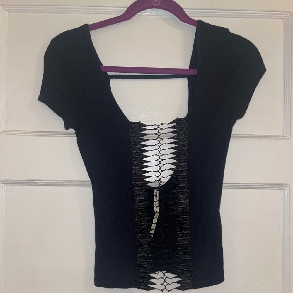 Emma and Sam black tee xs
